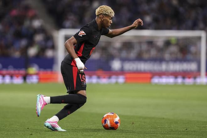 19投10中！詹姆斯狂砍30+8+8，赢得球权之争，比东契奇更稳健