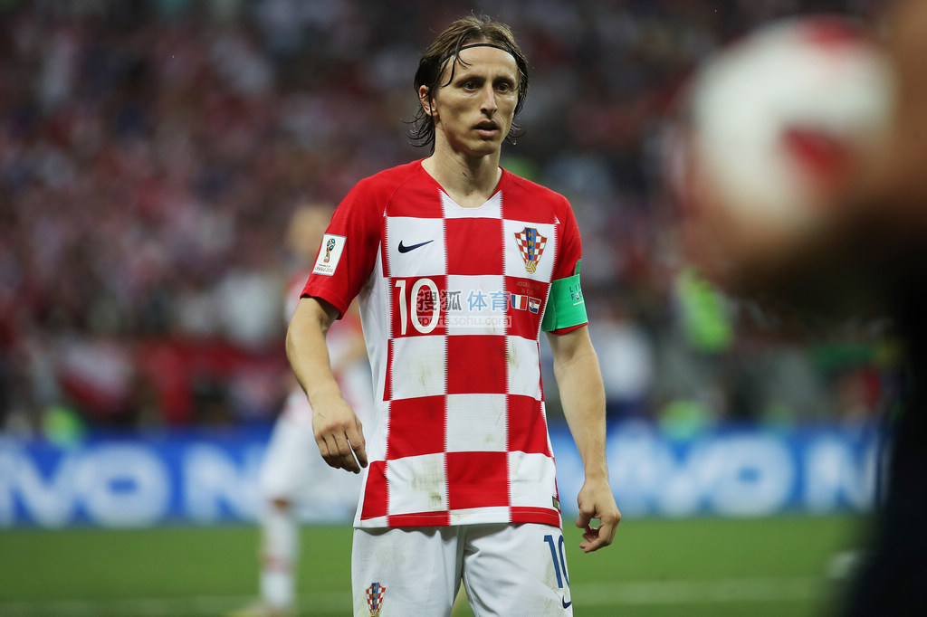 解析牌九中的“横牌”与“竖牌”：发牌手势中隐藏的江湖秘密。（解密牌九“横牌”与“竖牌”：发牌手势背后的江湖门道）