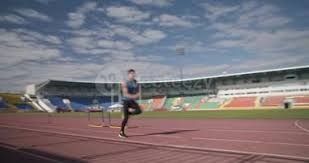 半场战报：弗赖堡2-0美因茨，格里福建功，库布勒破门