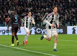 腾讯在这个垂直但爆款频出的赛道，做了一款不一样的自研产品